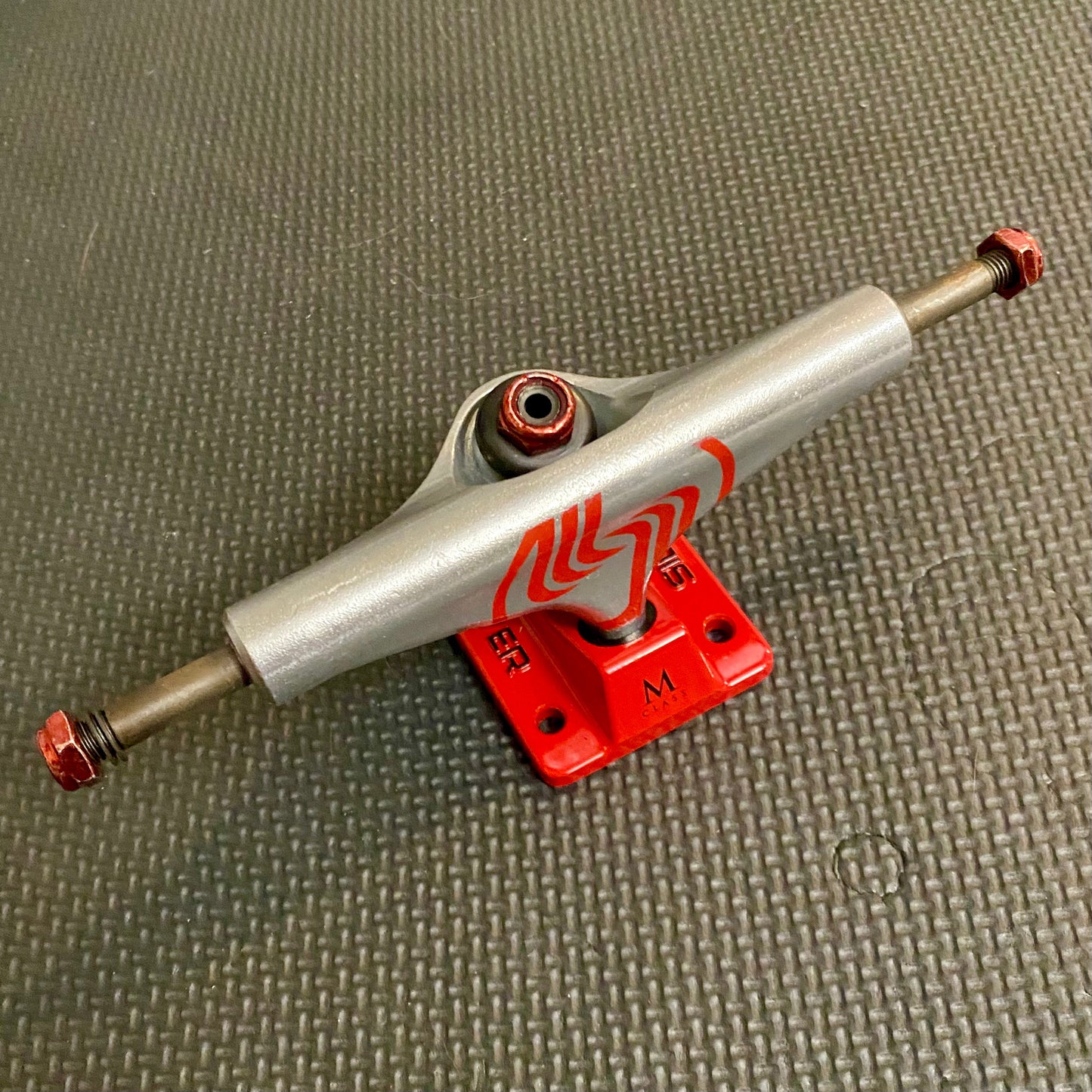 Silver Trucks 7.75" (sold in singles)